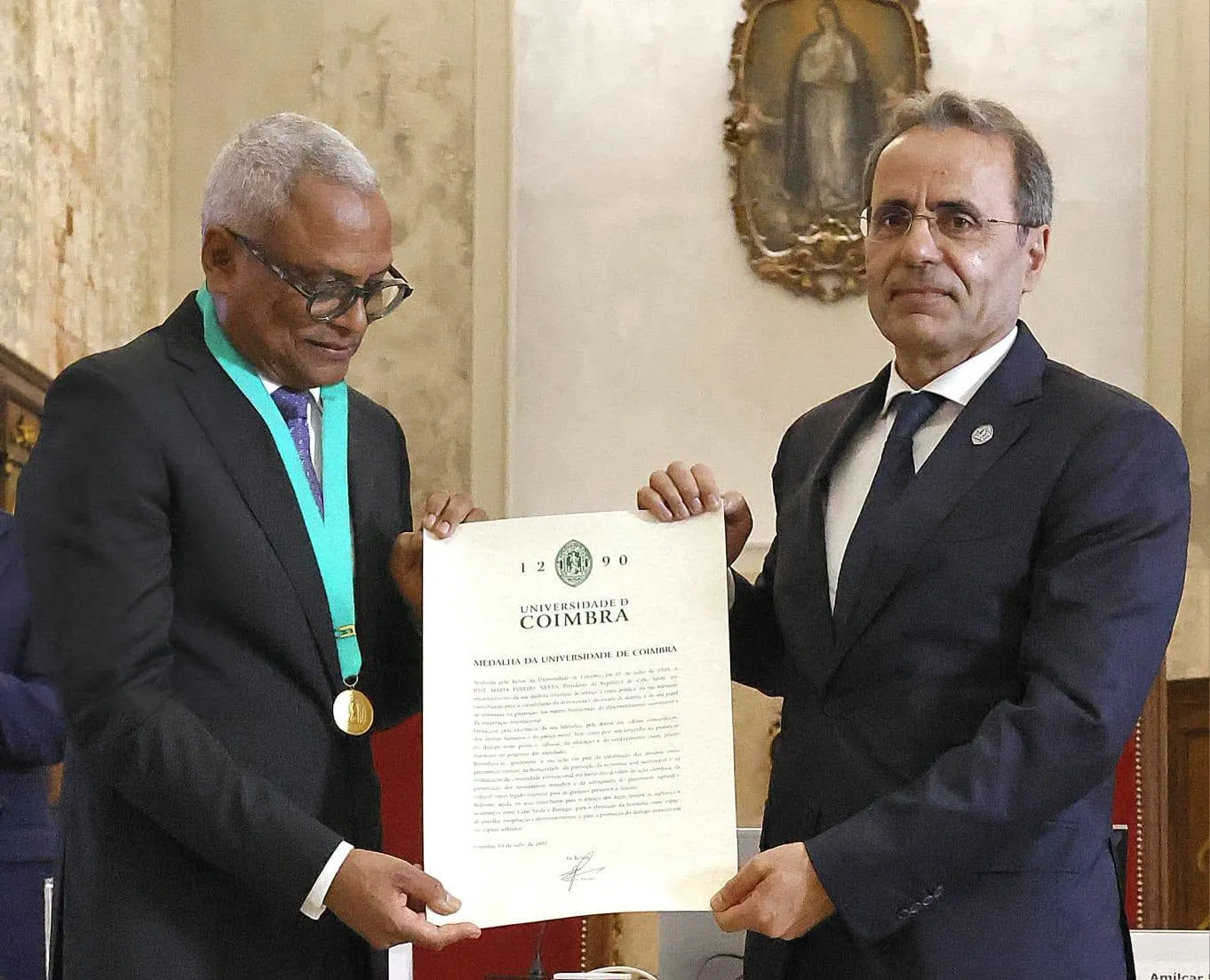 PR de Cabo Verde galardoado com Medalha da Universidade de Coimbra