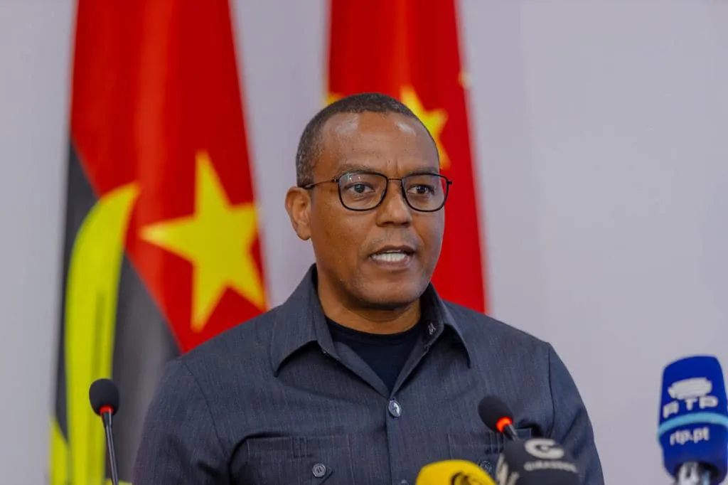 Angola regressa aos mercados financeiros internacionais com emissão de 2,5 mil milhões USD num contexto de grande incerteza