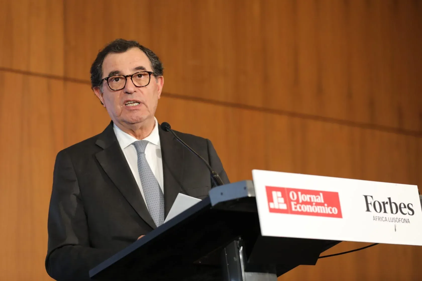 Ministro da Economia projecta um aprofundamento das relações Portugal-Angola