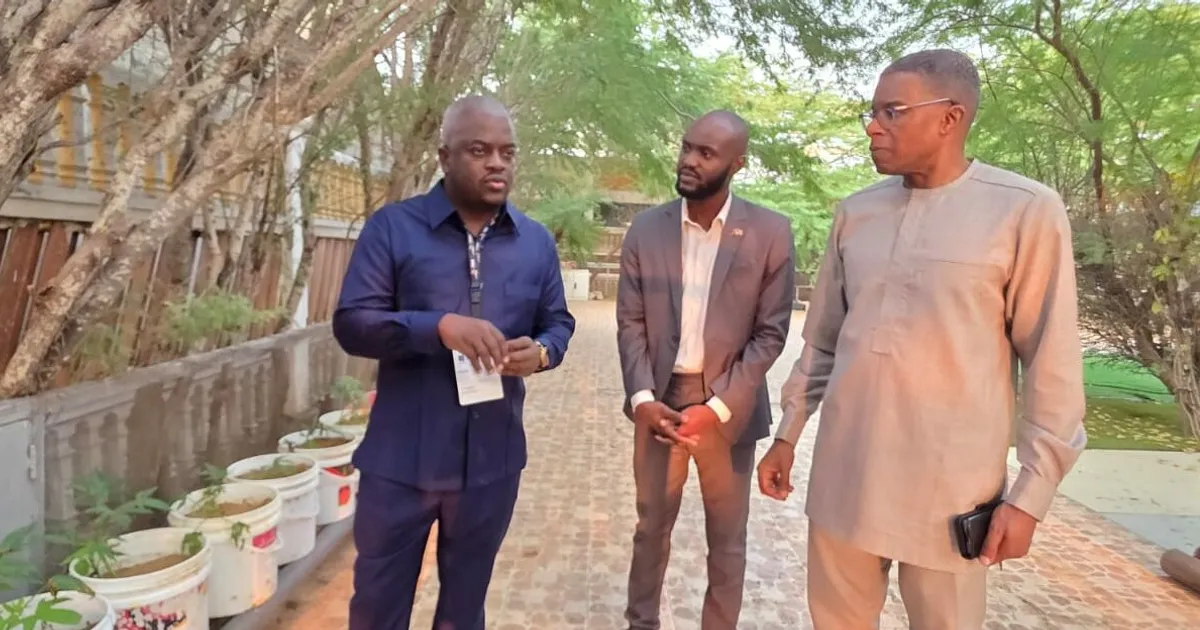 Pinto Matamba apresenta projecto inovador de sustentabilidade de resíduos ao presidente executivo da 7 Generations Africa