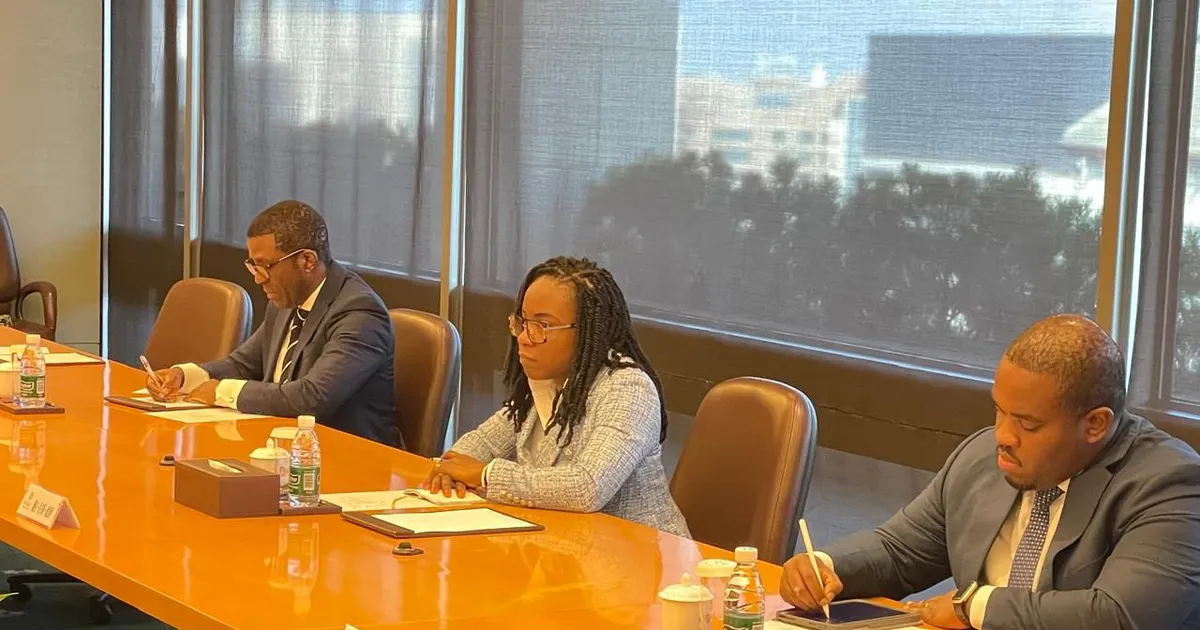 Vera Daves reforça cooperação financeira com a China em visita oficial a Pequim