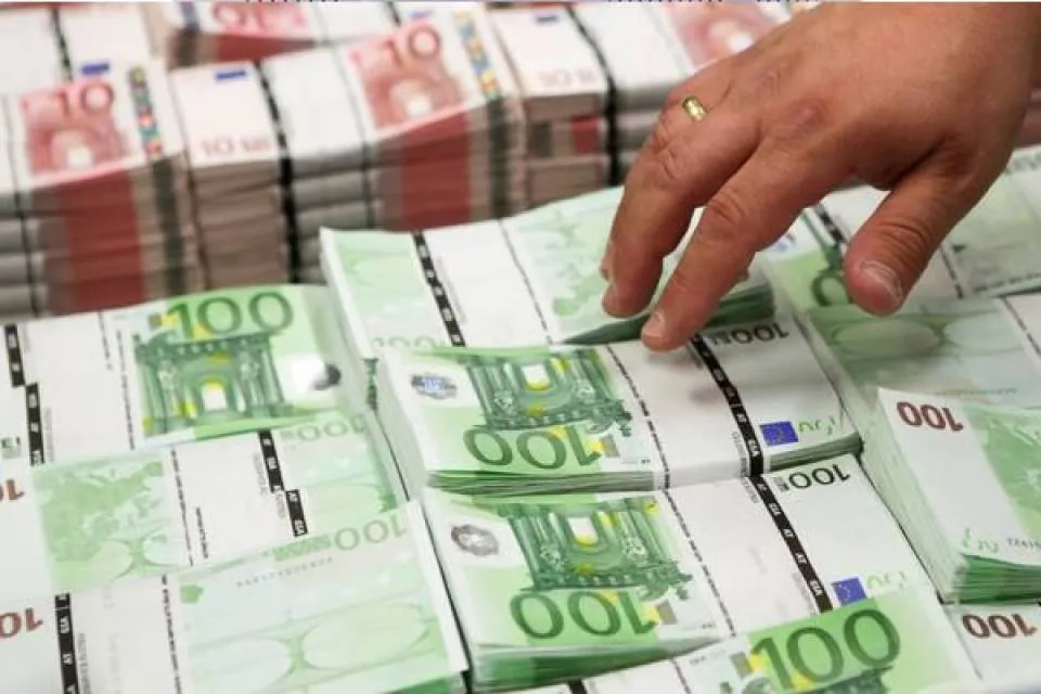 Moçambique pretende pagar 671milhões de euros em serviço da dívida externa até fim de 2026