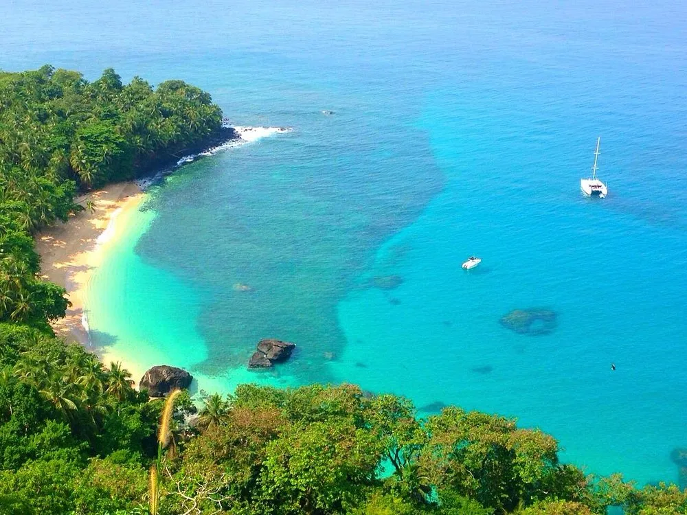São Tomé e Príncipe bate recorde de turistas em 2025 com Portugal a liderar número de entradas