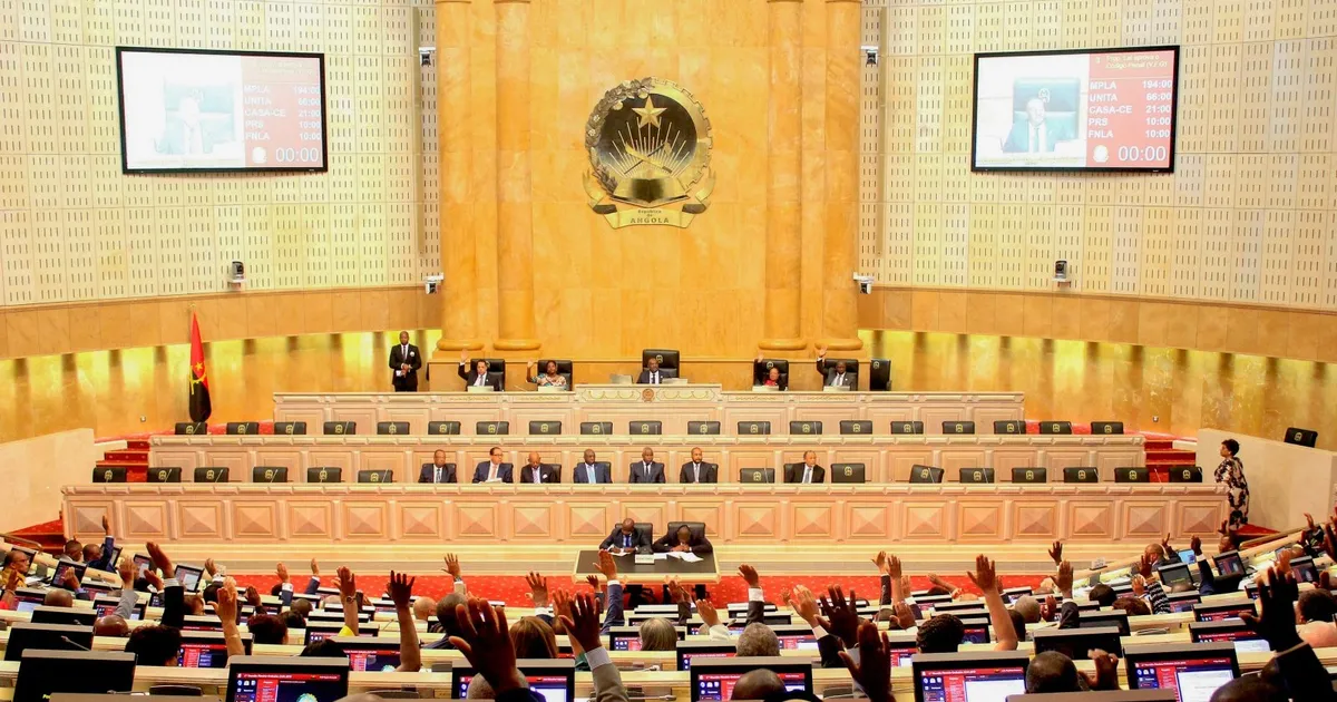 Parlamento angolano aprova Conta Geral do Estado 2023 com chumbo da UNITA