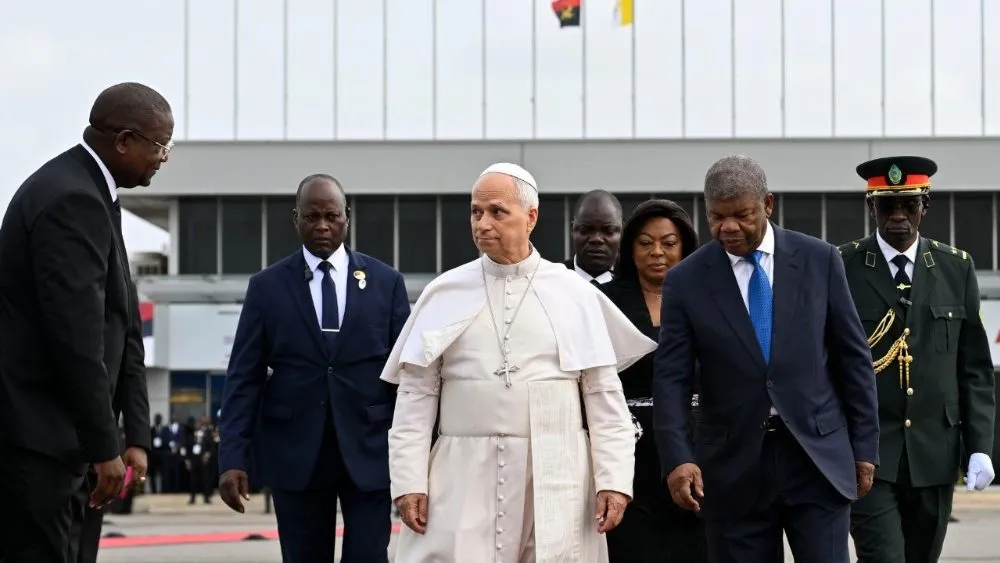 Papa Leão XIV deixa Angola e segue para Guiné Equatorial
