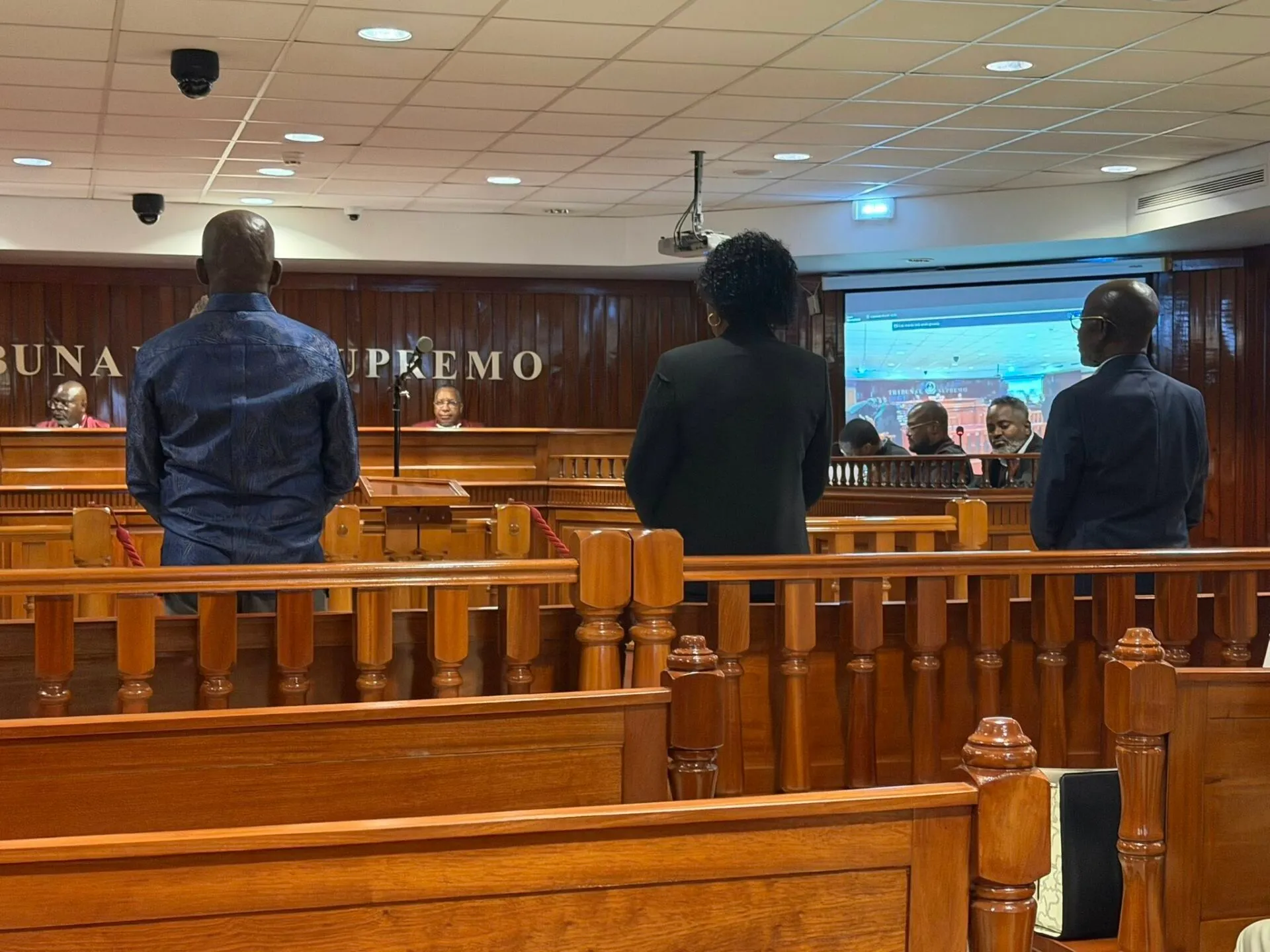 Tribunal Supremo de Angola julga ex-ministra das pescas por peculato