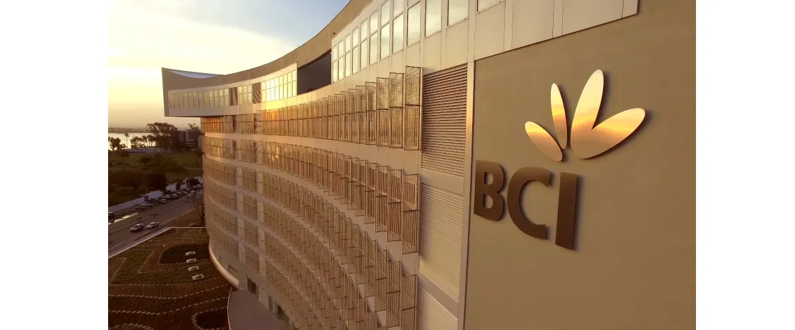 Lucros do maior banco moçambicano caem 40,3% em 2025