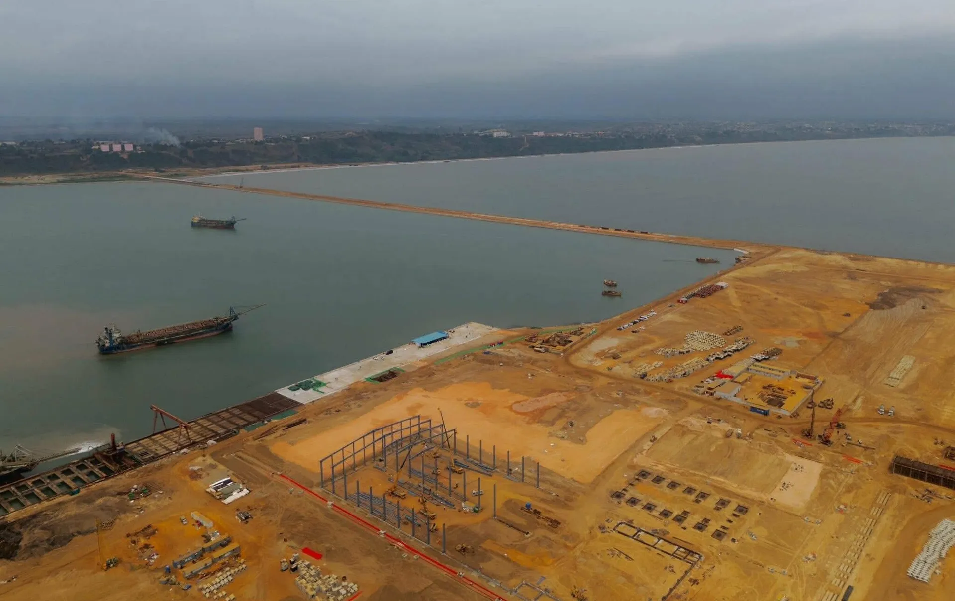 Três operadores disputam concessão do Terminal de Águas Profundas do Caio