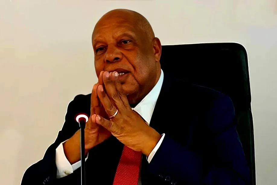 PGR de Angola notifica Higino Carneiro por crimes de peculato e branqueamento de capitais