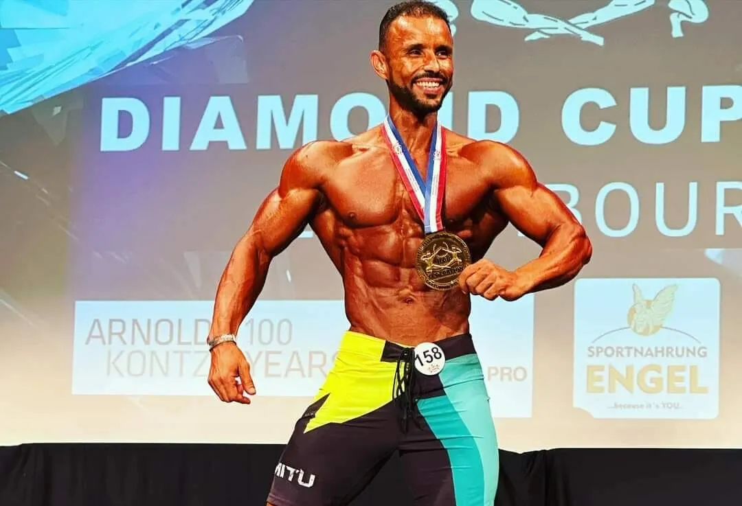 Presidente cabo-verdiano condecora com Medalha de Mérito o fisiculturista Evelino Rodrigues