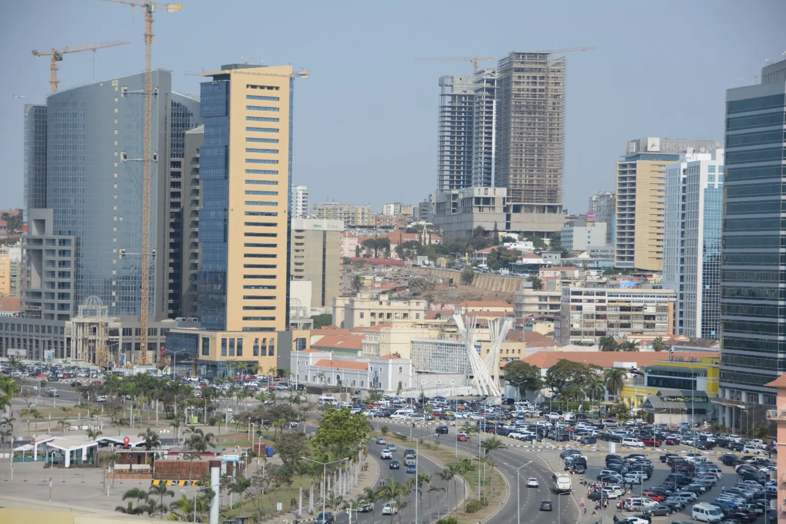 Mercado imobiliário de Luanda acelera com subida das rendas e pressão demográfica