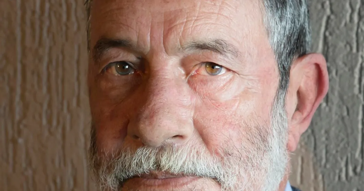Júlio de Almeida e Kacimbo Editora lançam livro “Viver Até ao Fim“