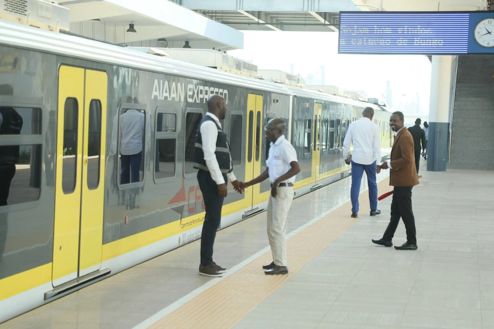 Comboios retomam circulação entre Luanda e novo Aeroporto Internacional