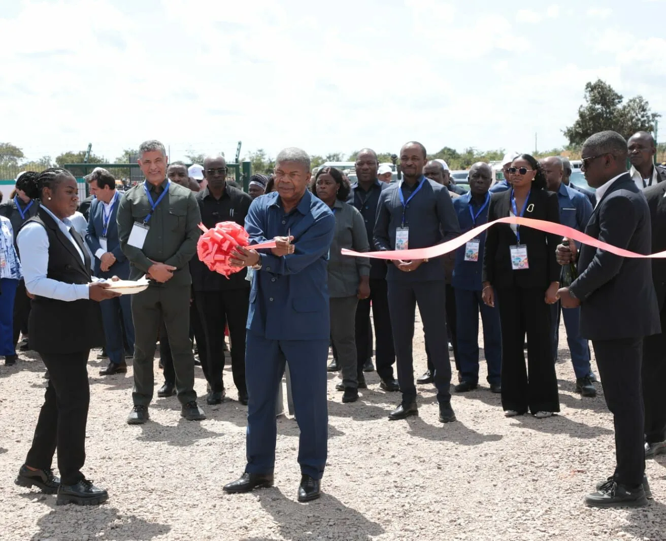 Angola inaugura mega parque solar e reforça aposta na electrificação nacional