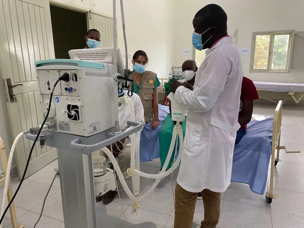 Angola abre seis mil vagas na saúde para reforçar sistema nacional