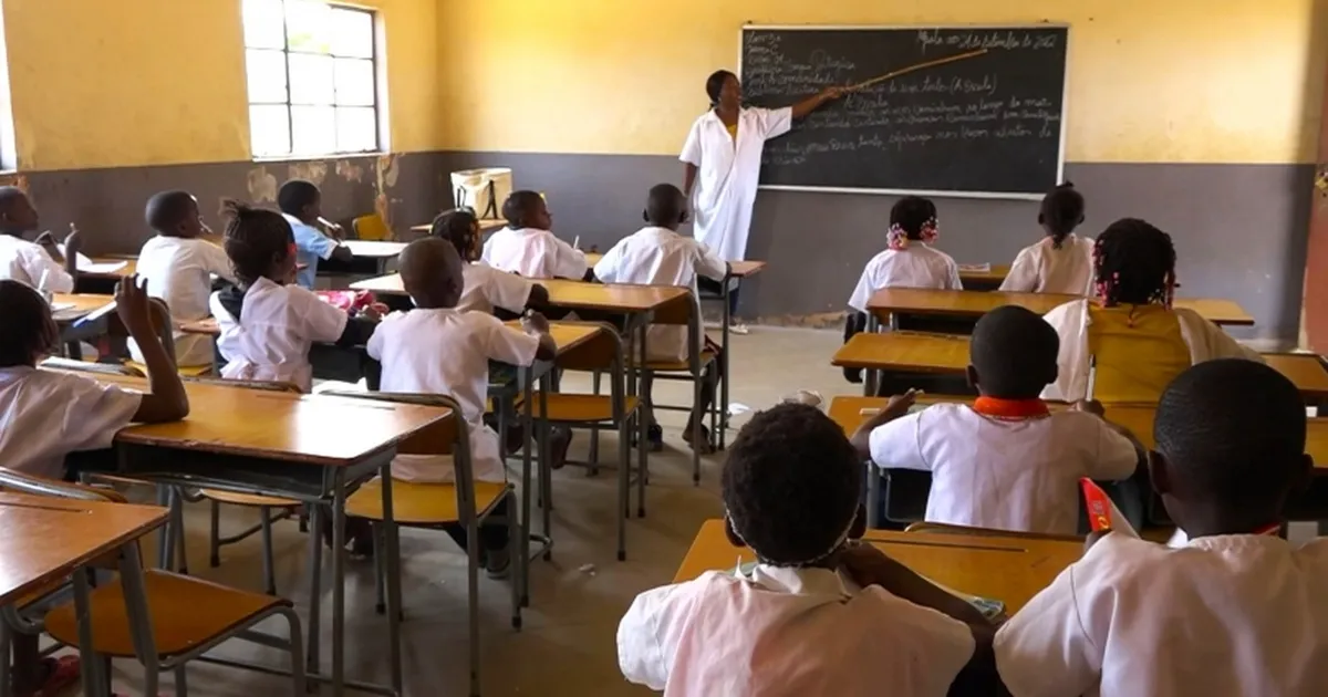 Professores angolanos anunciam greve faseada a partir de Janeiro de 2026