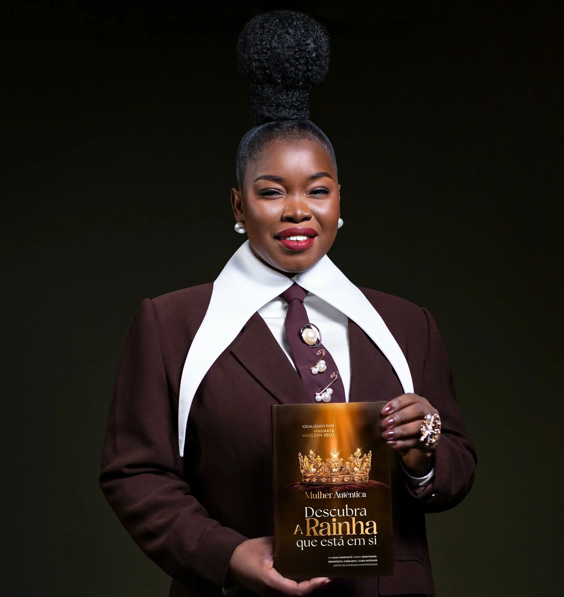 Escritora angolana reúne quinze mulheres da África lusófona, América e Europa em “Descubra a Rainha”