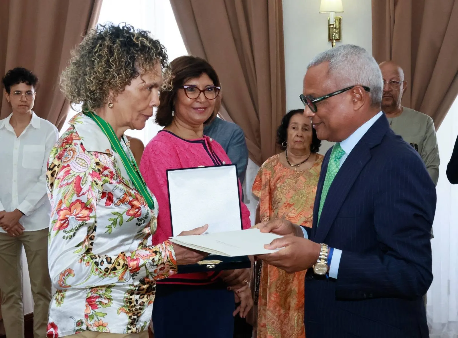 PR de Cabo Verde distingue Cristina Duarte e Helena Semedo com a Ordem do Dragoeiro