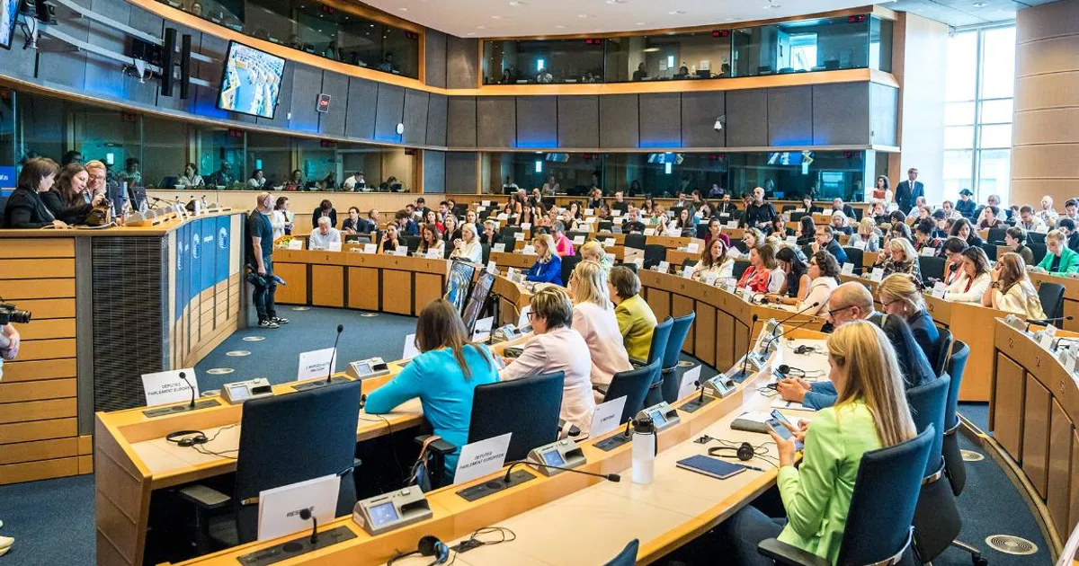 Parlamento Europeu aprova novas regras para políticas de visto que facilitam suspensão