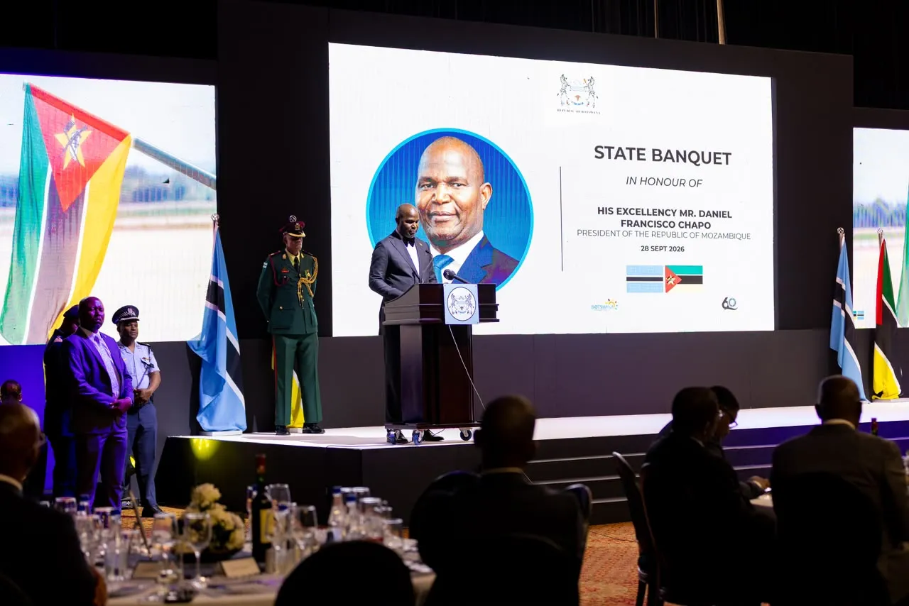 Daniel Chapo inicia visita de Estado de 3 dias ao Botswana com foco em cooperação económica, Techobanine e Comissão Binacional
