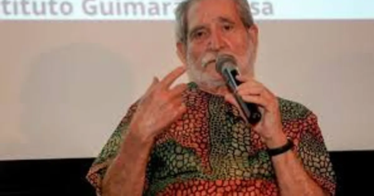 Escritor angolano Pepetela diz que está na altura de os africanos pensarem pela sua própria cabeça
