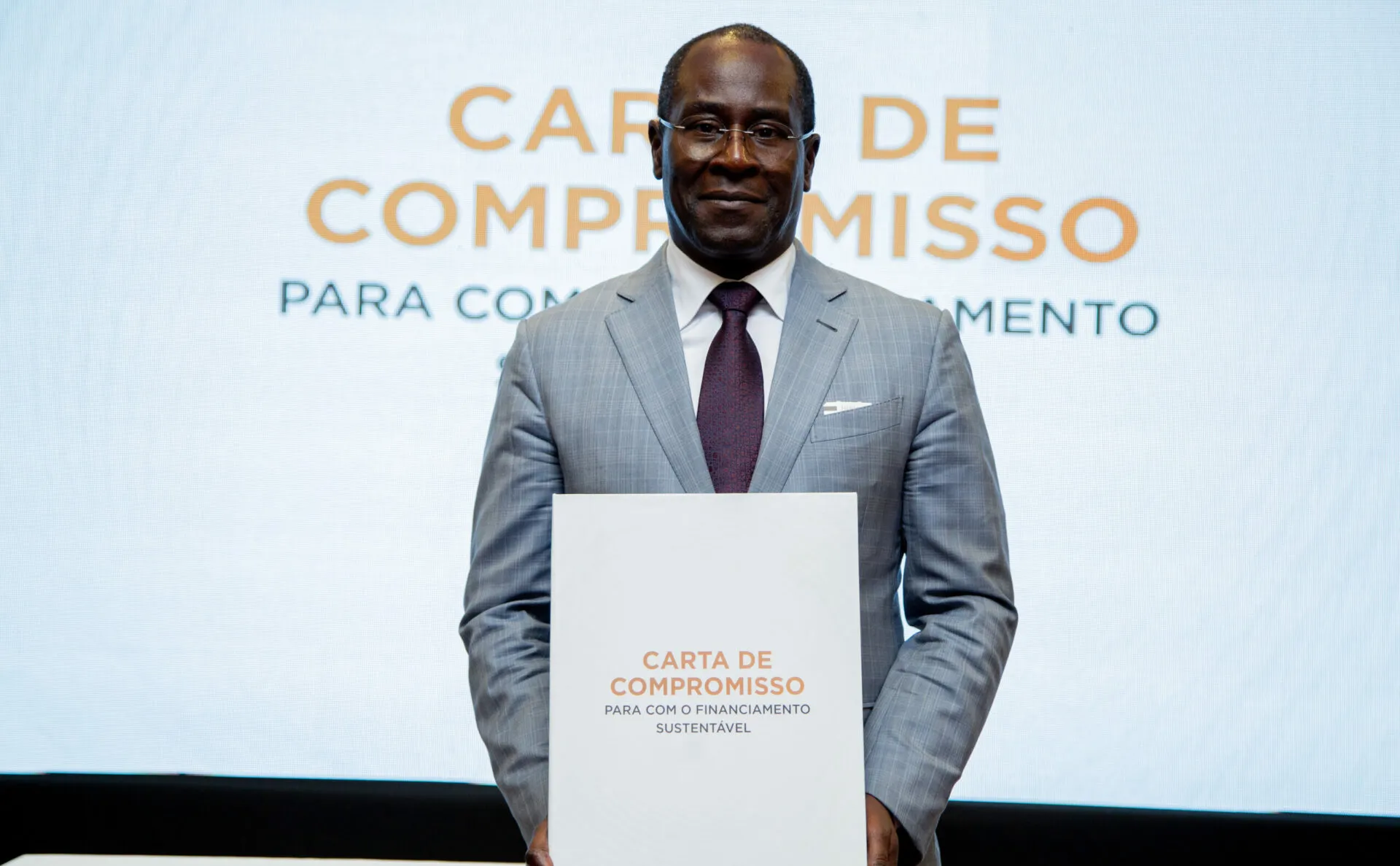 Bancos unem-se para acelerar financiamento sustentável em Angola