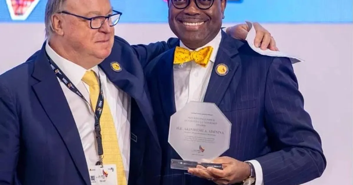 Presidente do BAD homenageado em Angola pelo Conselho Empresarial para África com o prestigioso ‘Distinguished Economic Leader Award 2025’