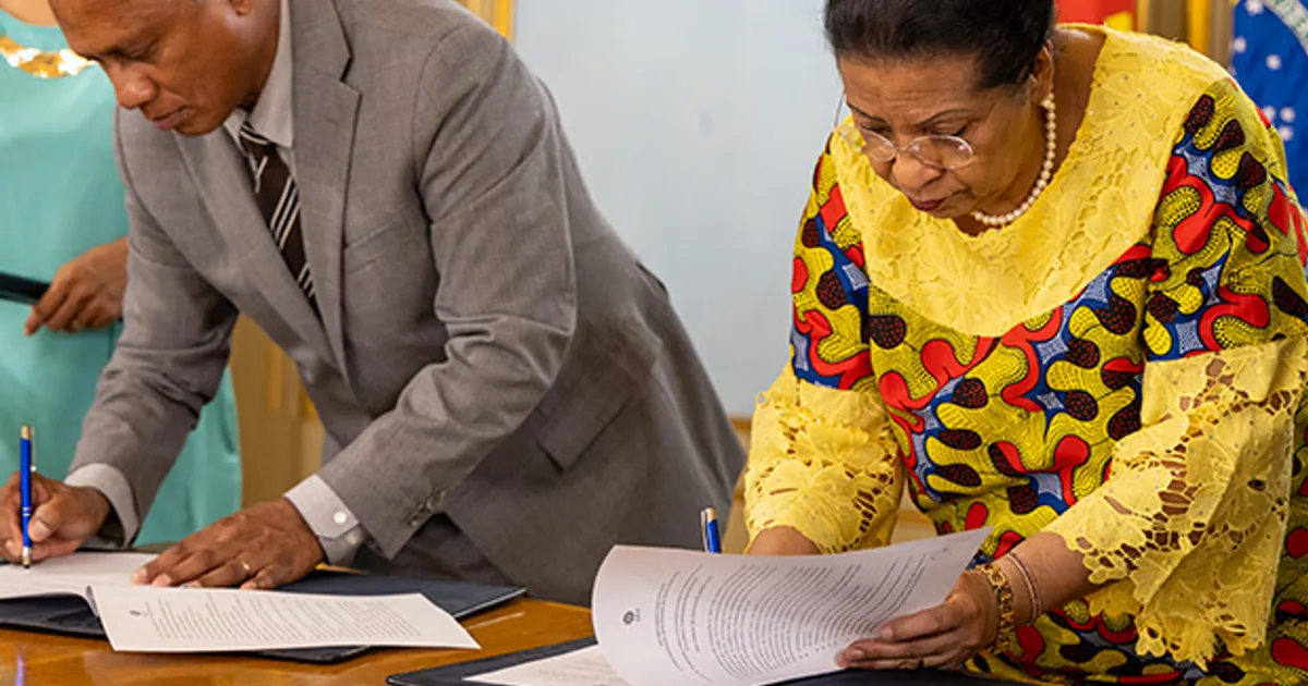 Embaixadora Maria de Fátima Jardim assina termo de passagem de pasta no Secretariado Executivo da CPLP