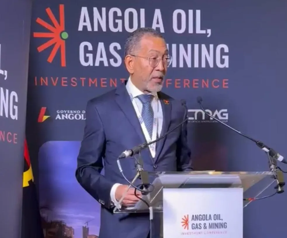 Angola focada na construção de uma economia diversificada e industrializada