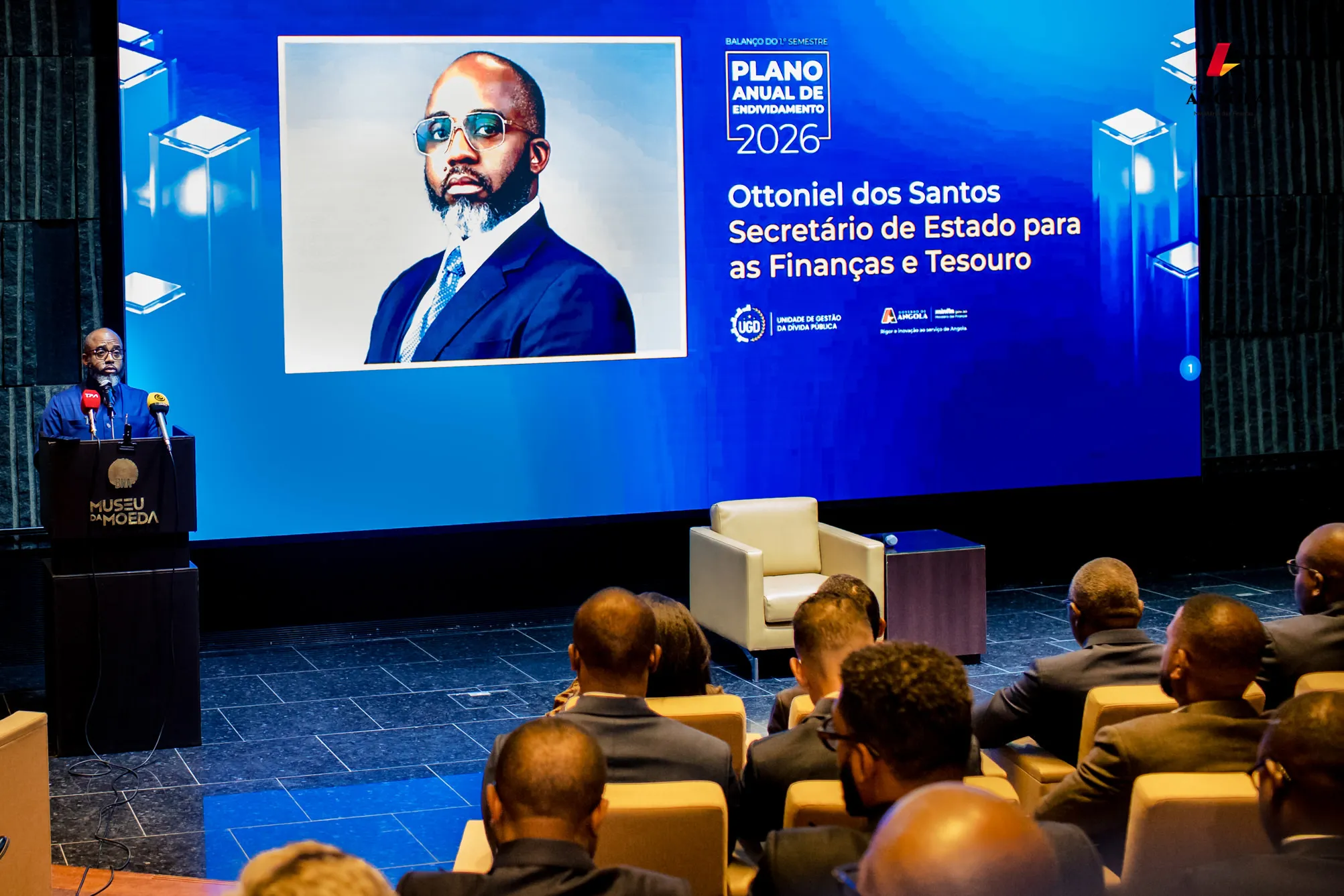 Stock da dívida de Angola garantida por receitas petrolíferas reduz para 6,83 mil milhões USD no 1° semestre