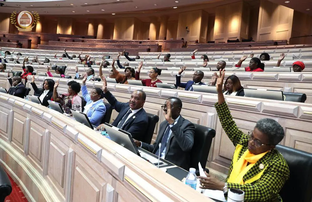 Angola aumenta para 15 anos pena máxima de prisão contra violência doméstica, mas UNITA alerta para agravamento do custo de vida