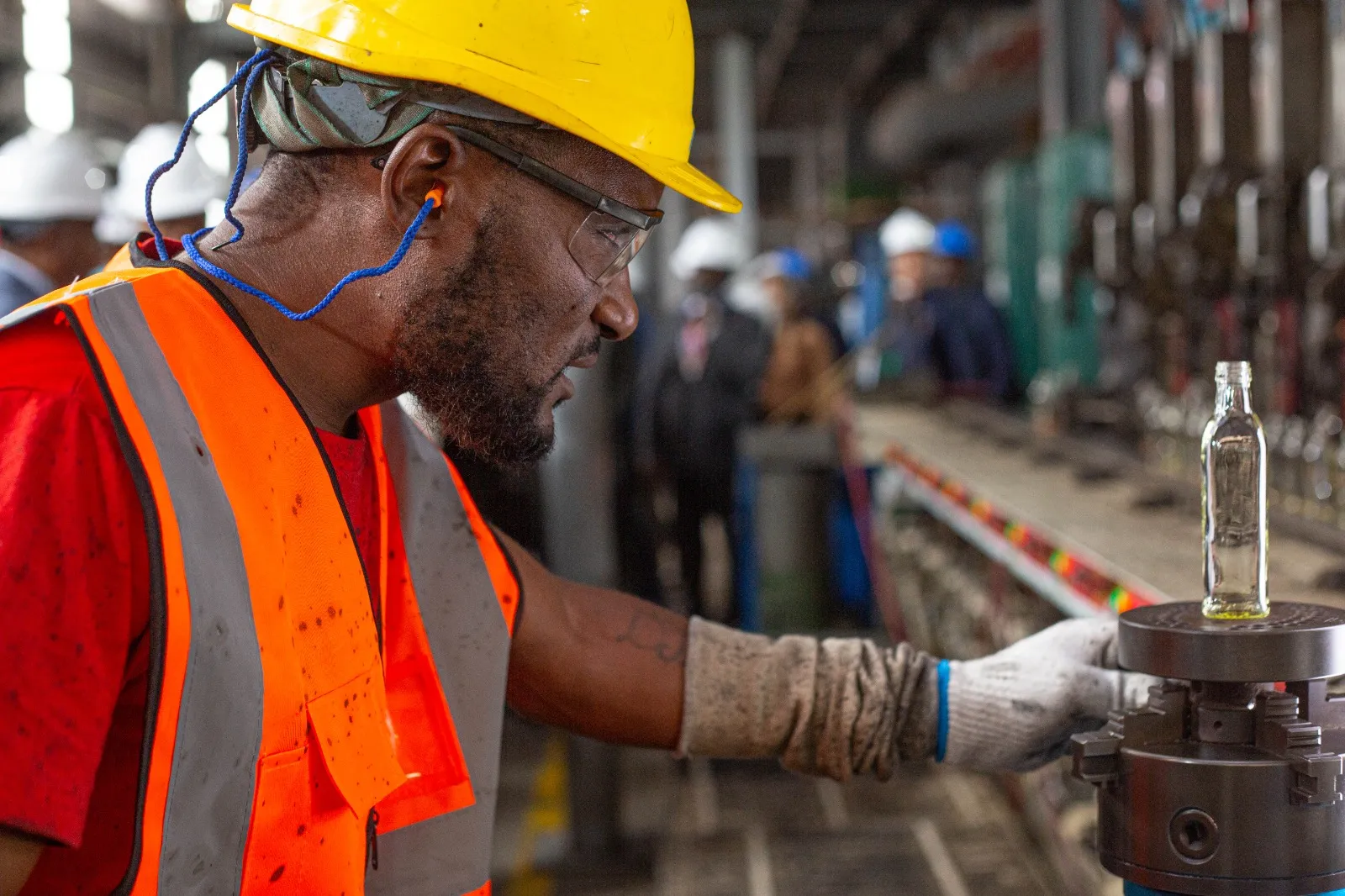 Angola reforça industrialização com fábrica de vidro na Barra do Dande