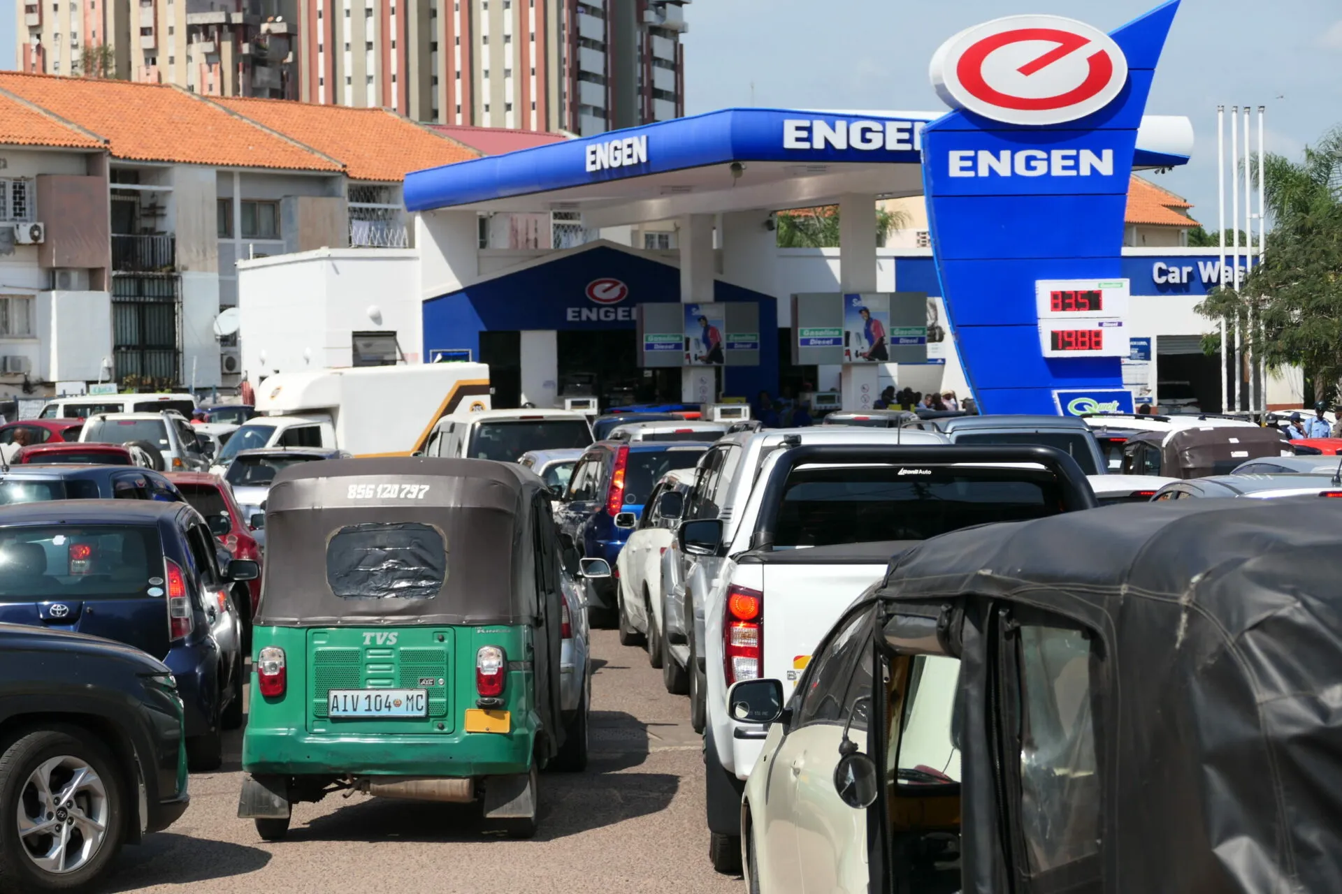 Moçambique procura novos fornecedores de combustíveis após crise no estreito de Ormuz