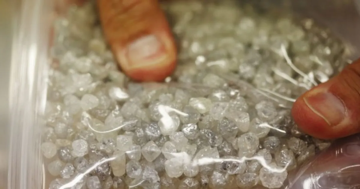 Autoridades angolanas apreendem mais de duas mil pedras de diamantes