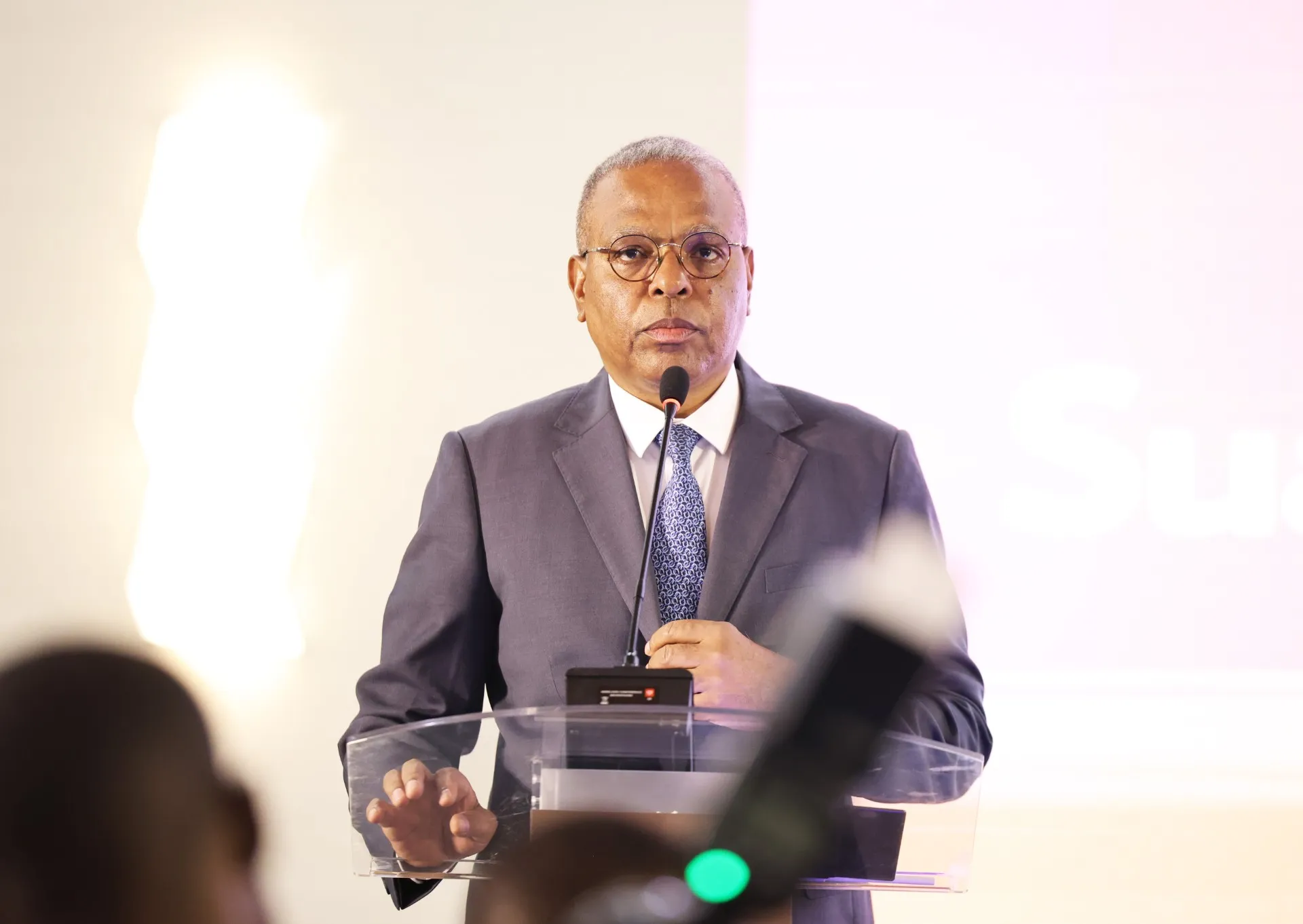 Operadores obrigados a comprar 20% da produção nacional para obter licença de importação em Angola