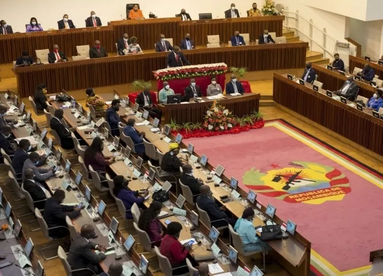 Moçambique aprova proposta de lei que autoriza Governo regular comércio e prestação de serviços mercantis