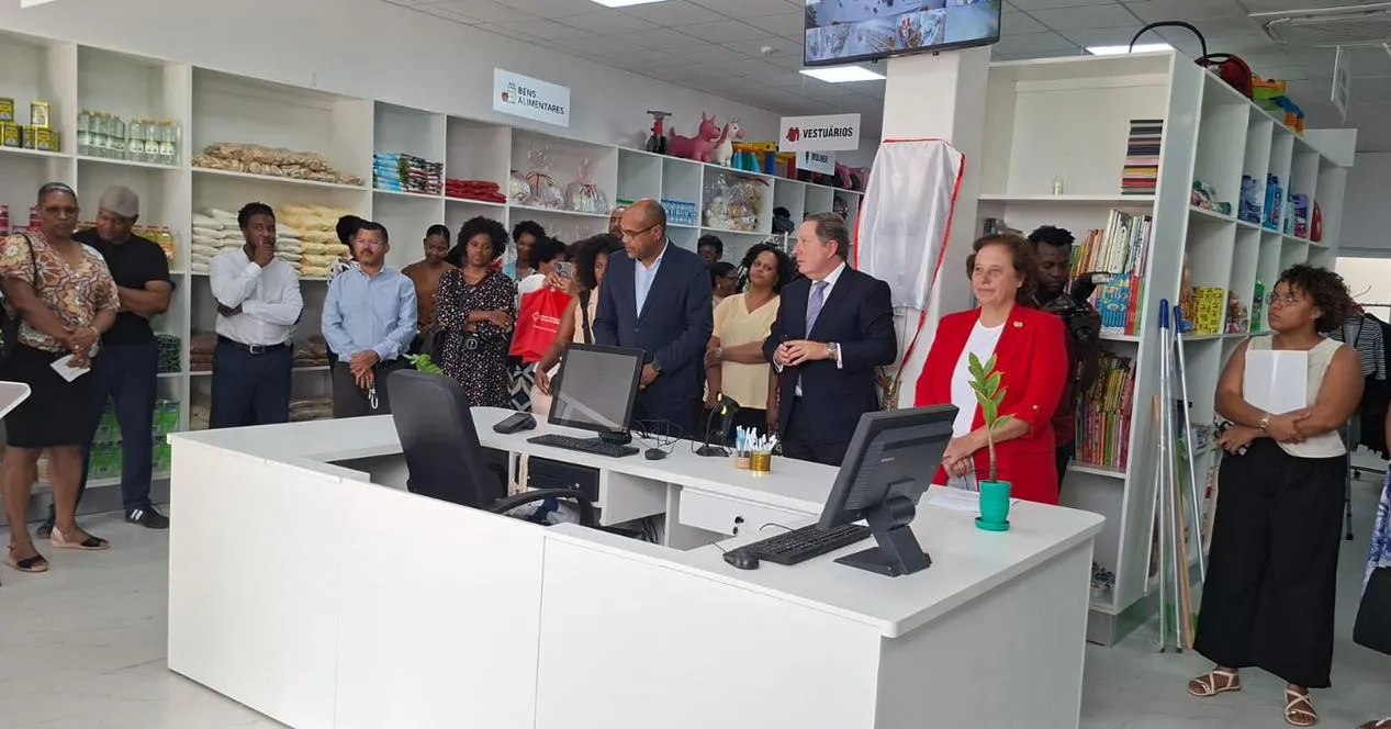 Receitas da primeira loja solidária da Cruz Vermelha de Cabo Verde vão ser direcionadas para programas sociais e humanitários
