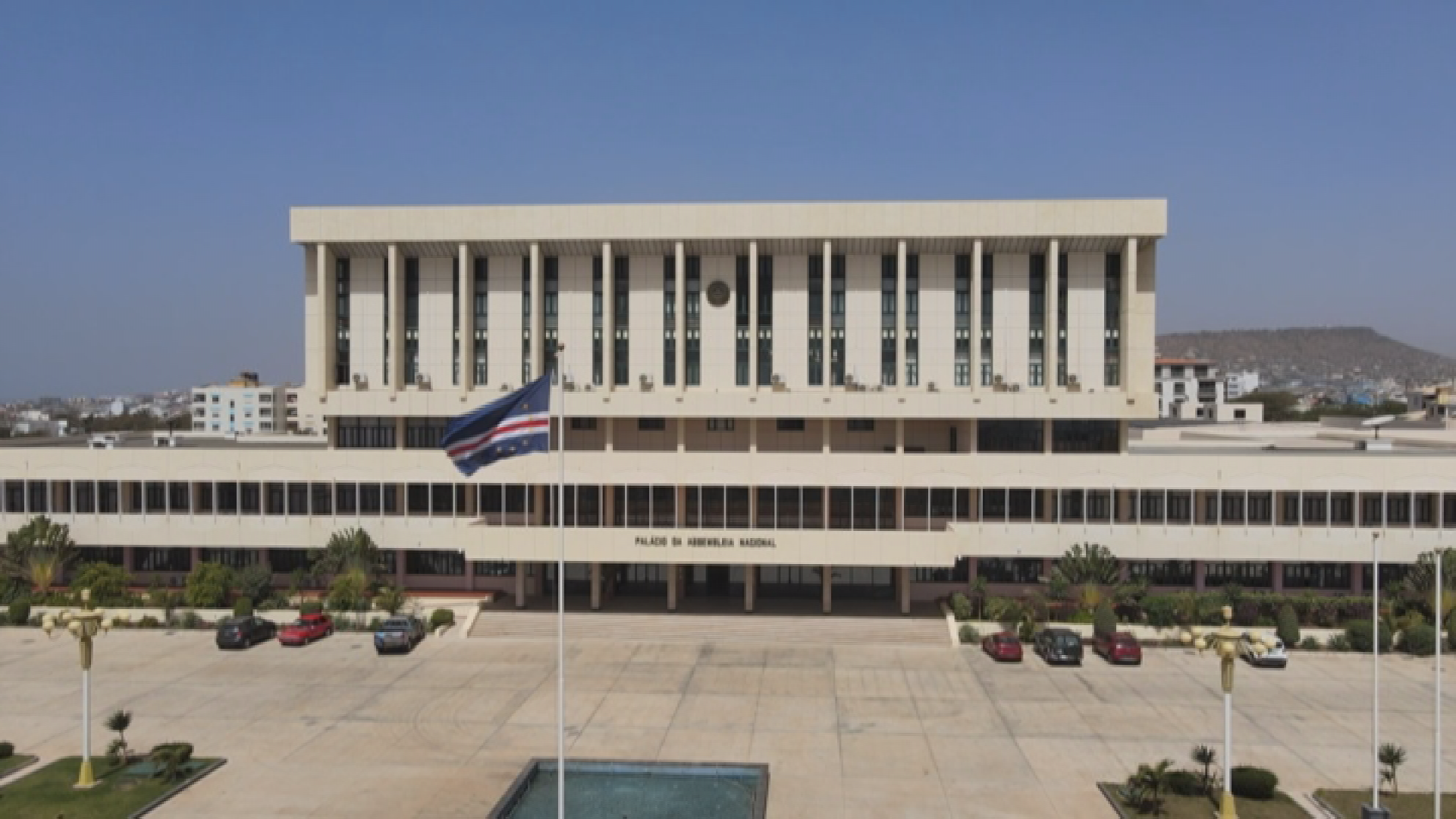 Governo de Cabo Verde entrega Orçamento de Estado para 2026