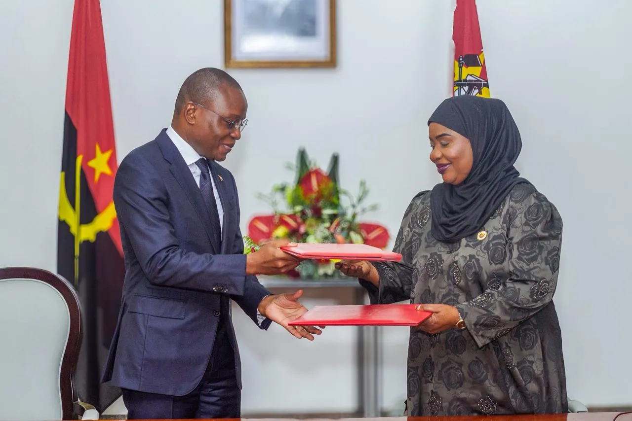 Adão de Almeida defende mais união entre os parlamentos de Angola e Moçambique