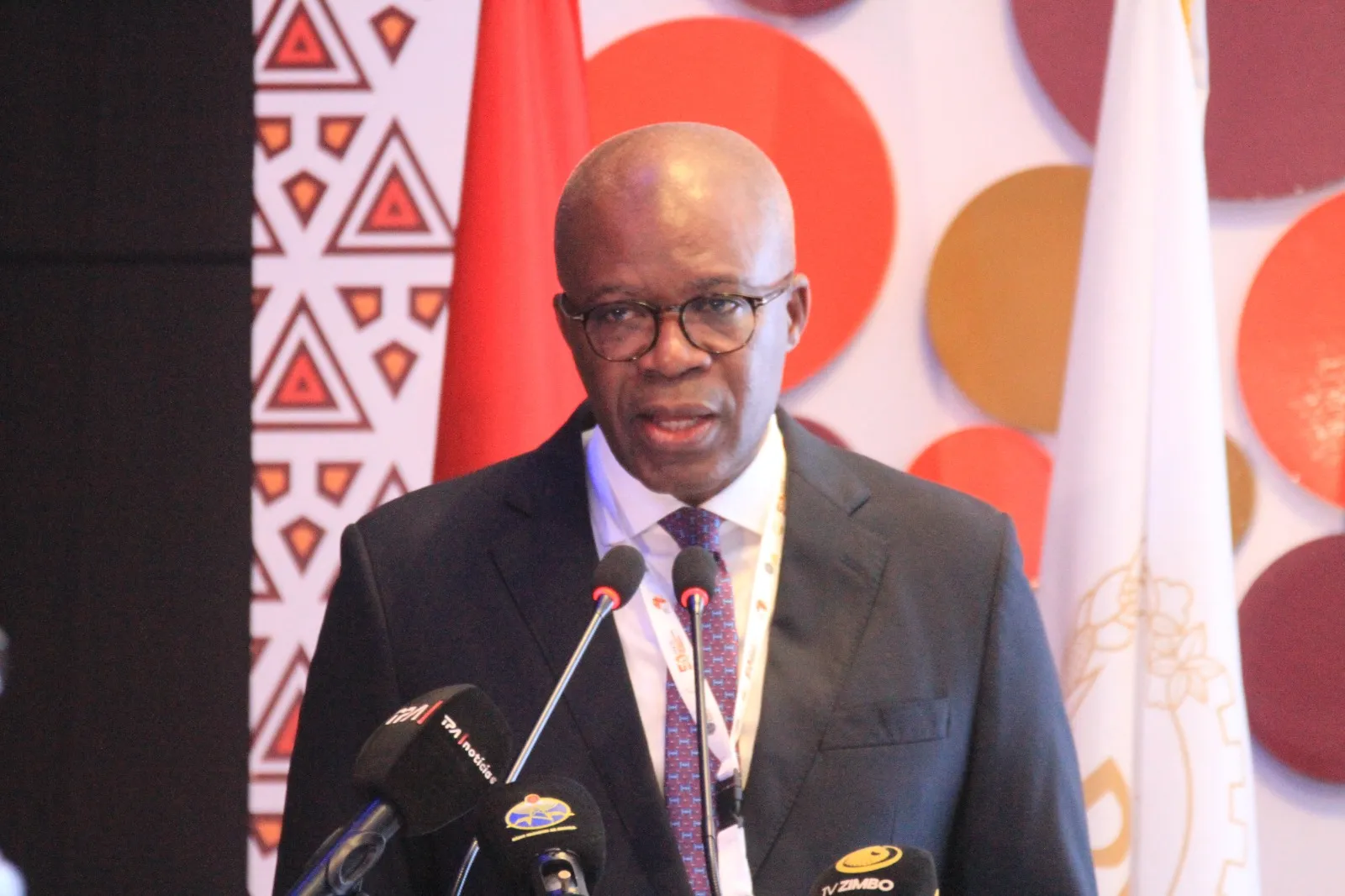 Governador do Banco Nacional de Angola defende ecossistema financeiro moderno