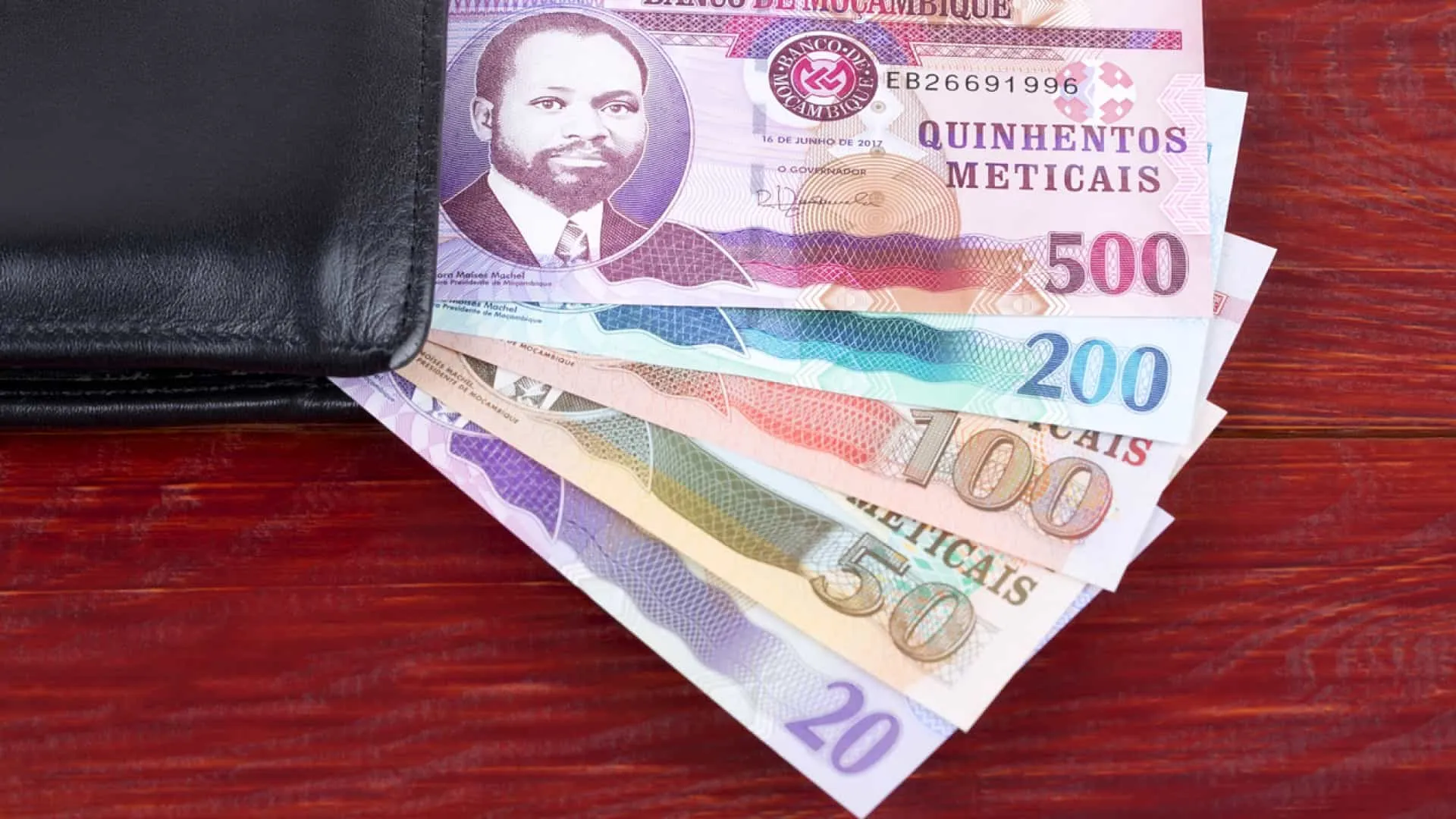 Dinheiro em circulação em Moçambique cai pelo segundo mês consecutivo