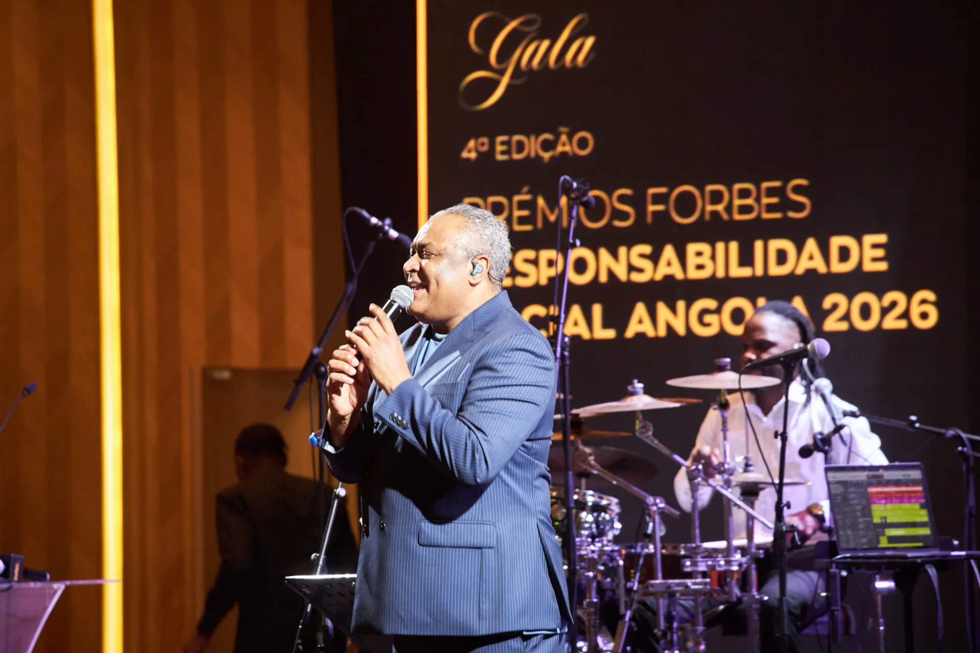 Grace Évora brilha na noite de celebração da responsabilidade social em Luanda