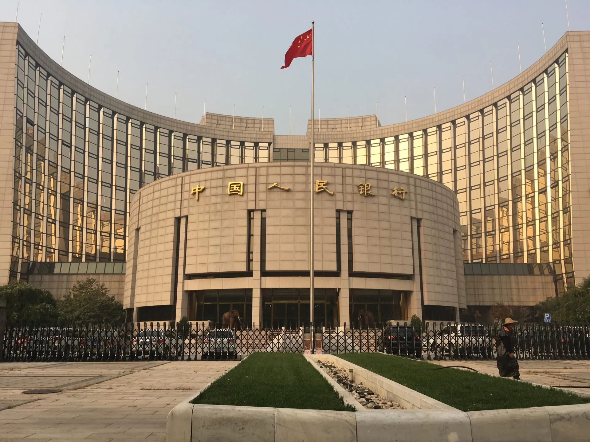 Banco Central chinês promove yuan digital como alternativa ao SWIFT no espaço lusófono