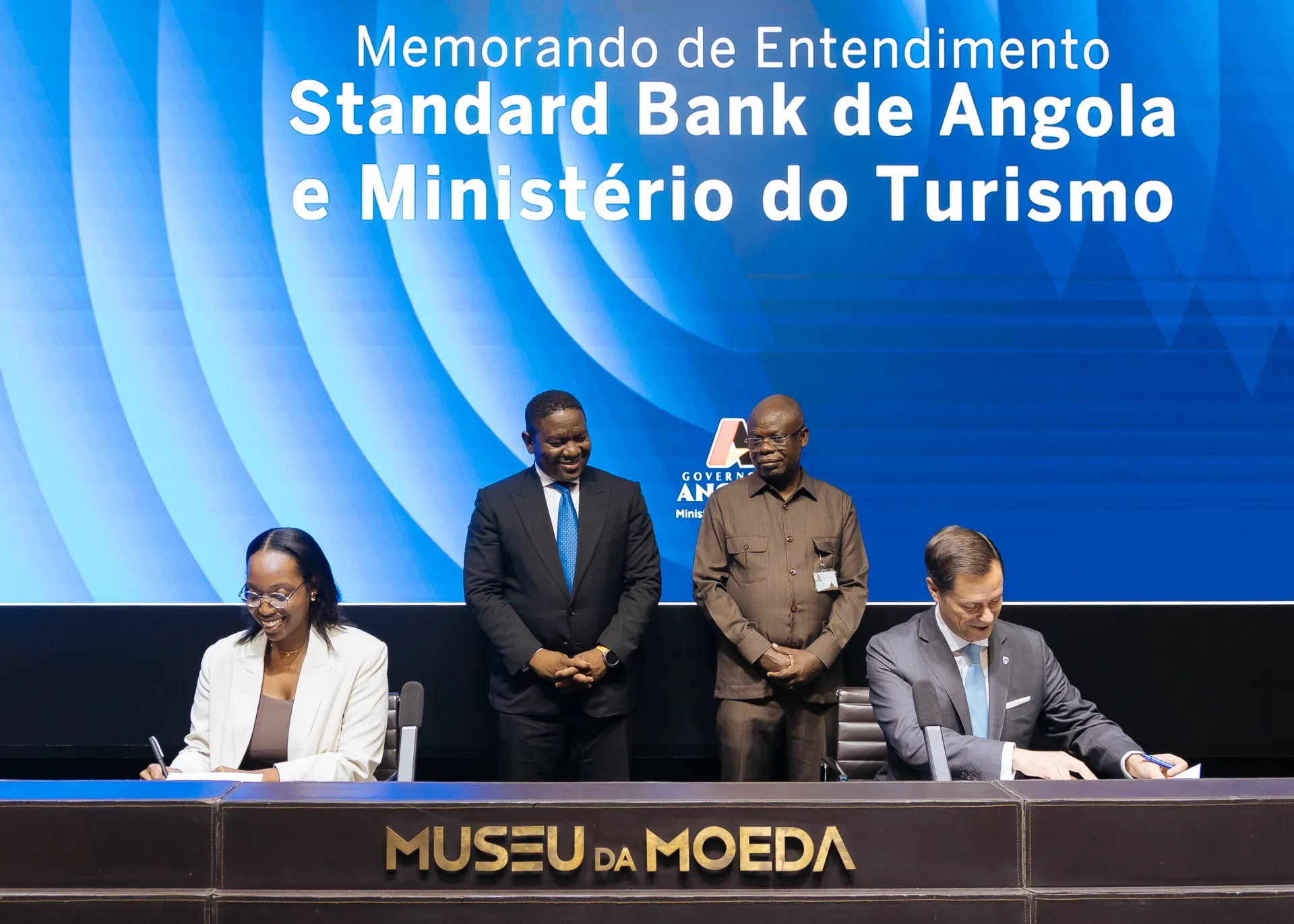 MINTUR e Standard Bank lançam parceria para democratizar viagens em Angola