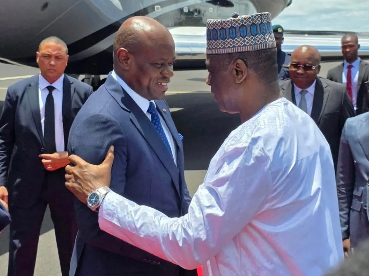 Gabão e Guiné-Bissau aprofundam cooperação política e económica após encontro entre chefes de Estado