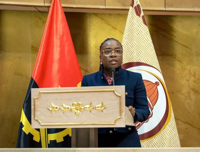 Ministra das Finanças de Angola reconhece desafios no domínio da qualidade da prestação dos serviços públicos