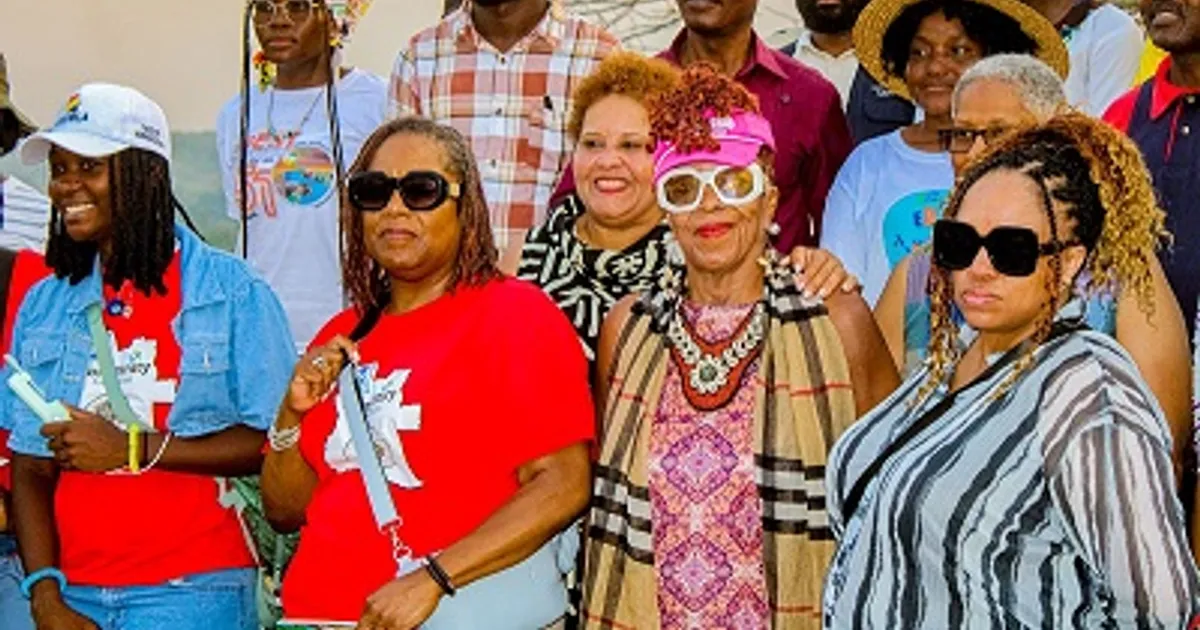 Família Tucker volta à Angola como parte do seu tour anual de turismo de memória