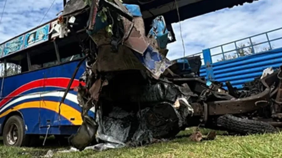Acidente rodoviário causa morte a 14 pessoas no Uganda