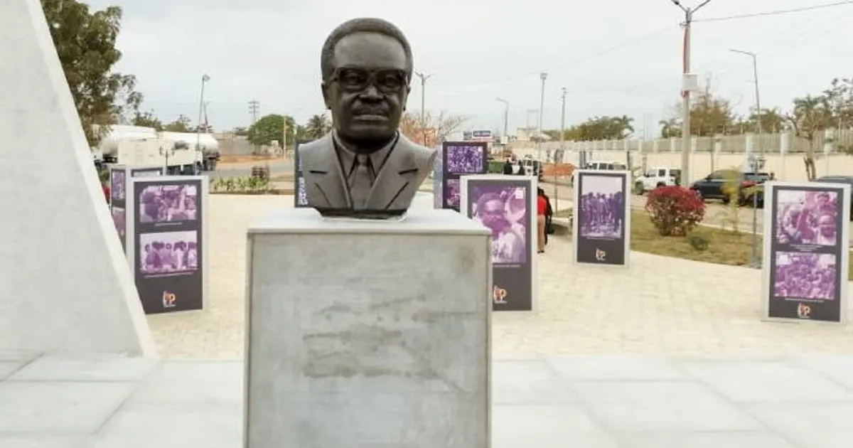Inaugurado busto de António Agostinho na vila de Catete