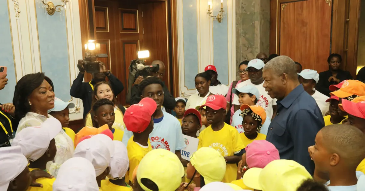 Casal Presidencial convive com crianças na festa de Natal "Roda do Amor"